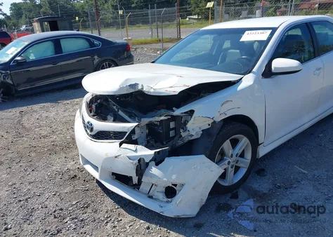 2013 Toyota Camry Se z USA, uszkodzony, nr VIN 4T1BF1FK8DU703684